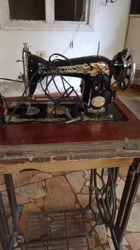 آلة خياطة مستعملة مع موتور كهرباء للبيع